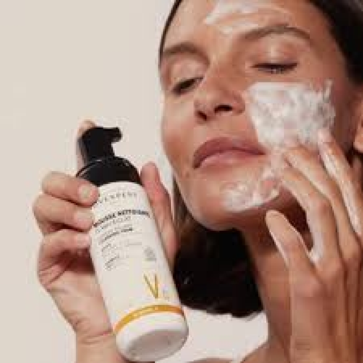 NOVEXPERT FLASH ÉCLAT MOUSSE NETTOYANTE 150 ML – Image 3